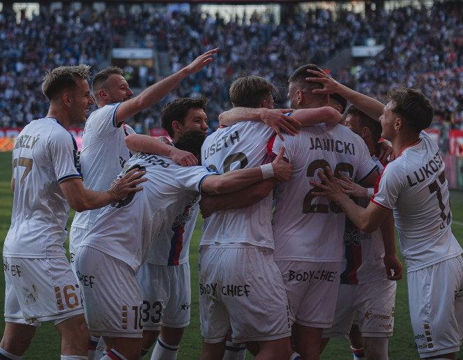 Podolski'nin sahibi olduğu Gornik Zabrze takımı
