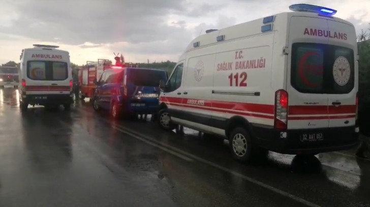 Isparta'daki kaza sonrası çok sayıda ekip bölgeye sevk edildi.
