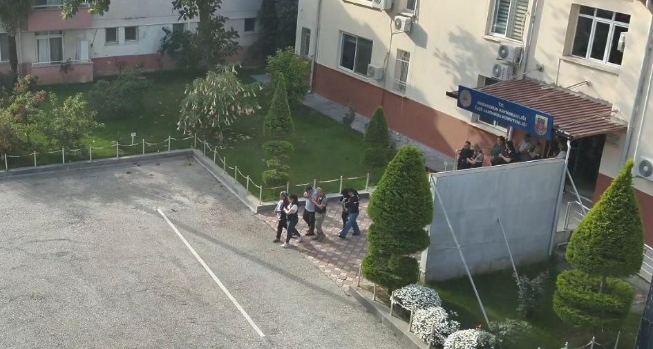 10 şüpheliden 4'ü tutuklandı.
