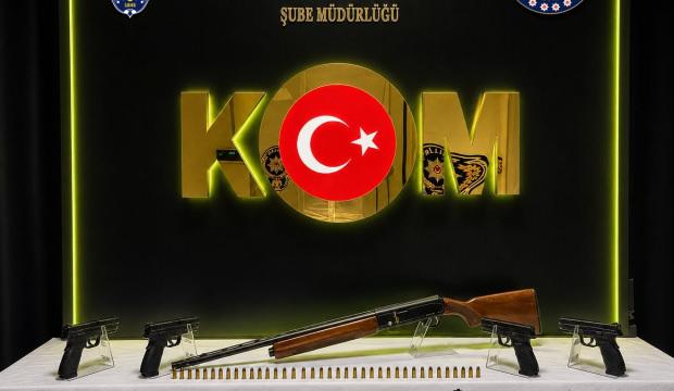 Denizli&rsquo;de yasa dışı silah ticaretine darbe: Operasyonda 3 zanlı tutuklandı!