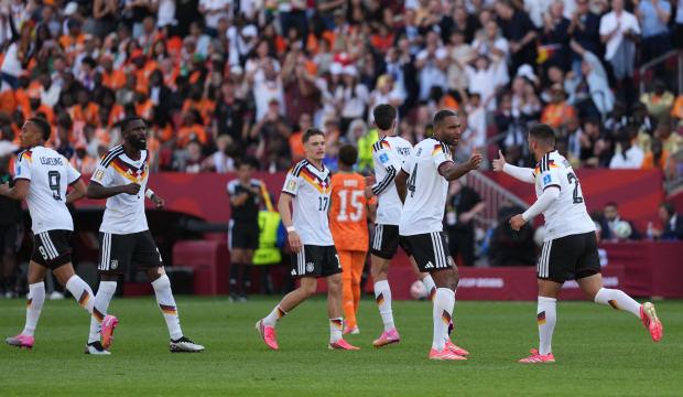 Almanya son 32'yi 90+4'te kurtardı