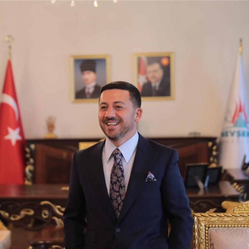 Burhan Arı