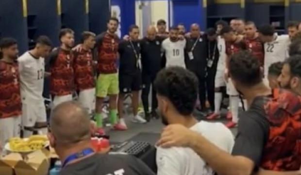 D&uuml;nya Kupası'nda duygu dolu anlar! ilk ma&ccedil;a Fatiha ve İhlas suresi okuyup &ccedil;ıktılar