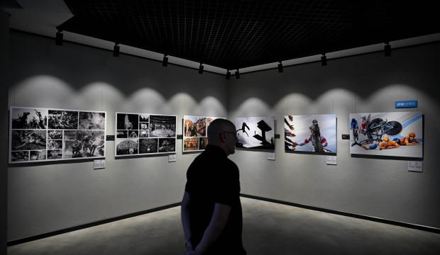 D&uuml;nyanın en &ccedil;arpıcı kareleri Ankara'da! İstanbul Photo Awards sergisi a&ccedil;ıldı