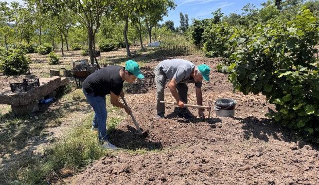 Emekli olup k&ouml;ye d&ouml;nd&uuml;! &Ouml;zel izinle yetiştirmeye başladı 