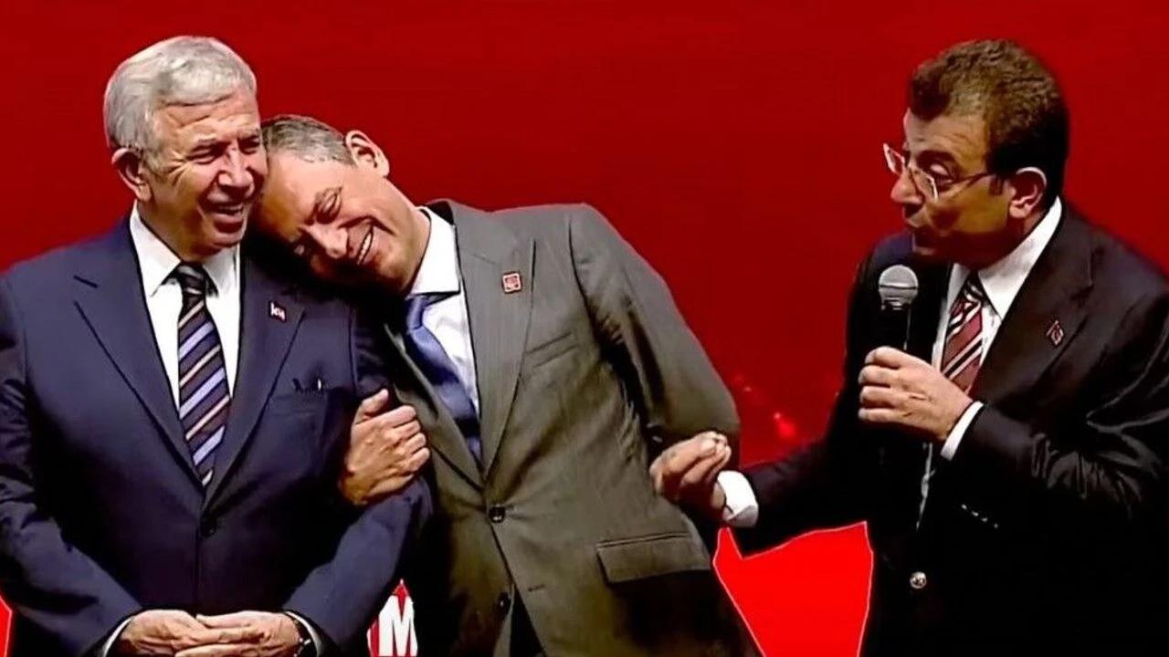 Özgür Özel ve Mansur Yavaş'ın uçakta bir yolcu tarafından protesto edildiği anı gösteren görsel.