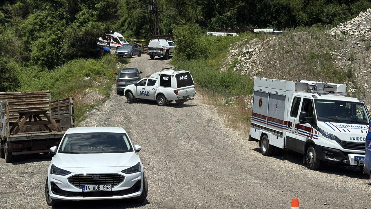 Bolu'nun Mengen ilçesinde özel maden ocağında meydana gelen göçükte mahsur kalan işçiyi kurtarma çalışmaları devam ediyor.