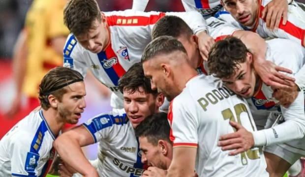 Galatasaraylı eski yıldız Fenerbah&ccedil;e'ye rakip oldu! Kul&uuml;p onun &ccedil;ıktı