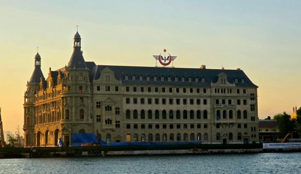 Haydarpaşa'da iskeleler kalktı, tarihi cephe g&uuml;n y&uuml;z&uuml;ne &ccedil;ıktı!