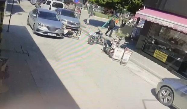 Isparta'da korkutan kaza: Aniden yola fırlayan &ccedil;ocuğa otomobil &ccedil;arptı