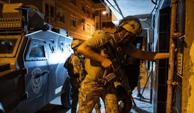 İstanbul'da su&ccedil; &ouml;rg&uuml;t&uuml;ne operasyon! 23 ş&uuml;pheli yakalandı