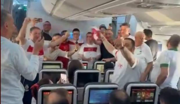İstanbul&rsquo;dan San Francisco&rsquo;ya giden u&ccedil;aklarda milli takım coşkusu