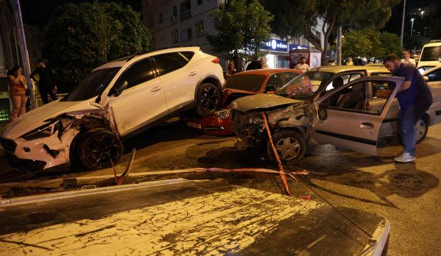 İzmir'de park halindeki ara&ccedil;lara &ccedil;arptı! Acı ger&ccedil;ek ortaya &ccedil;ıktı 