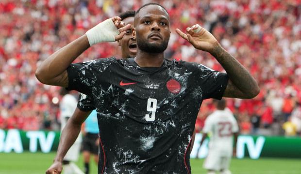 D&uuml;nya Kupası'nda g&ouml;vde g&ouml;sterisi! Tarihlerindeki ilk zafer 6-0'la geldi