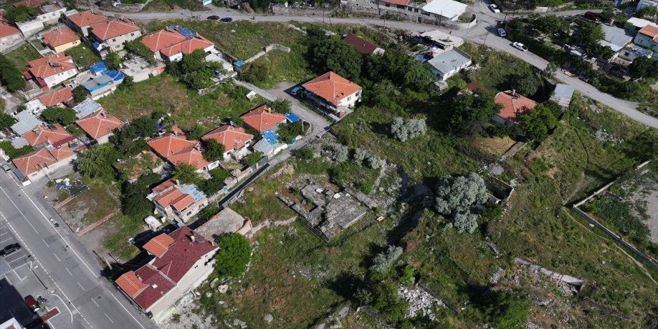 Kayseri&rsquo;de gecekondu mahallesi ortasındaki tapınak keşfedilmeyi bekliyor
