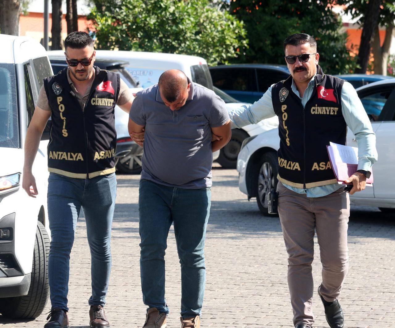 Gözaltına alınan Orhan Bulak ise emniyete götürüldü.