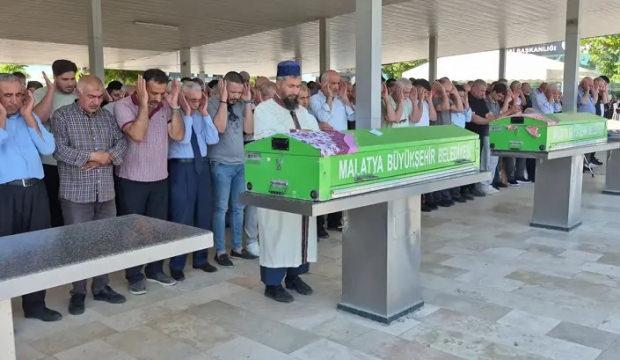 Malatya'da &ouml;ld&uuml;r&uuml;len anne-kız toprağa verildi