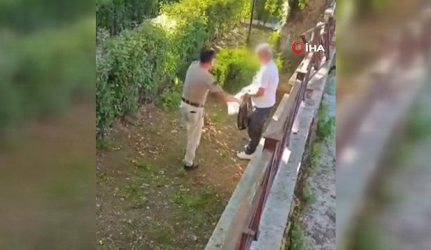 Akşemseddin Hazretleri T&uuml;rbesi'nin bah&ccedil;esinde i&ccedil;ki i&ccedil;en şahsa vatandaşlar tepki g&ouml;sterdi