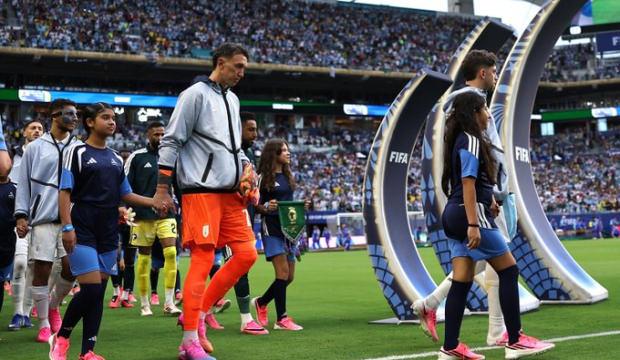 Muslera rekor kırmaya devam ediyor! Milli takım tarihine ge&ccedil;ti