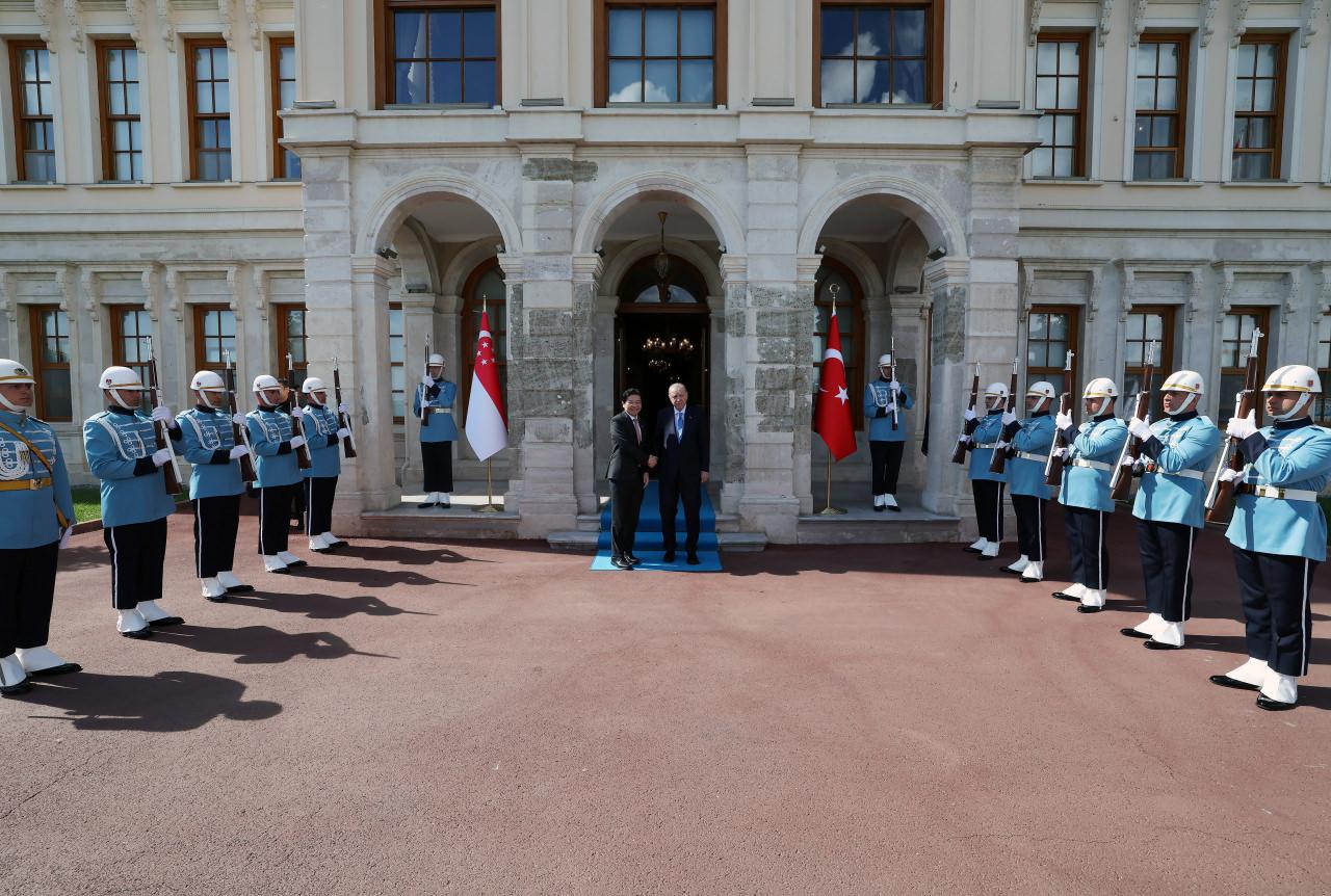Cumhurbaşkanı Recep Tayyip Erdoğan, Cumhurbaşkanlığı Dolmabahçe Ofisi'nde Singapur Başbakanı Lawrence Wong'u kabul etti.