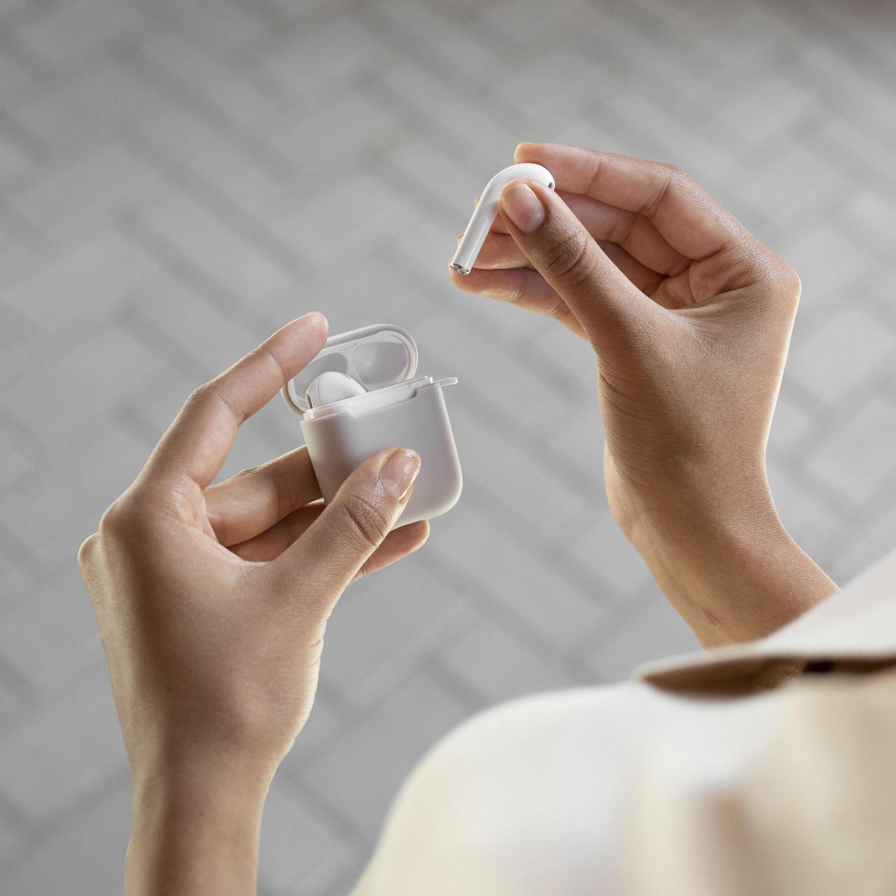 Apple'ın geliştirdiği iddia edilen kameralı AirPods, çevresel algılama ve yapay zekâ destekli Siri deneyimiyle yeni bir dönemin kapısını aralayabilir.