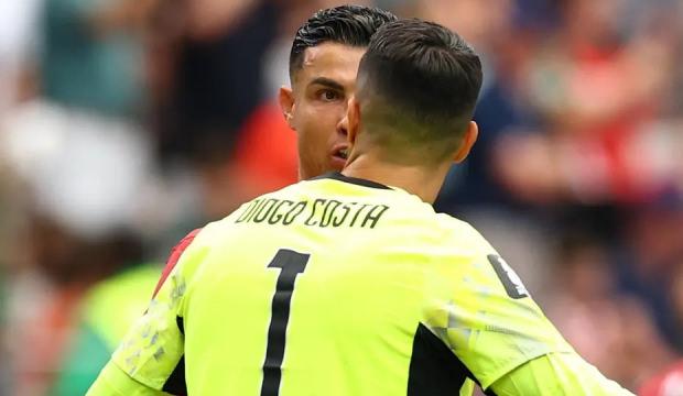 Ronaldo &ccedil;ıldırdı! Takım arkadaşıyla tartıştı