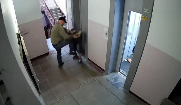 Rusya'da asans&ouml;rde dehşet anları: Yanlışlıkla &ccedil;arptığı &ccedil;ocuğu &ouml;ld&uuml;resiye d&ouml;vd&uuml;