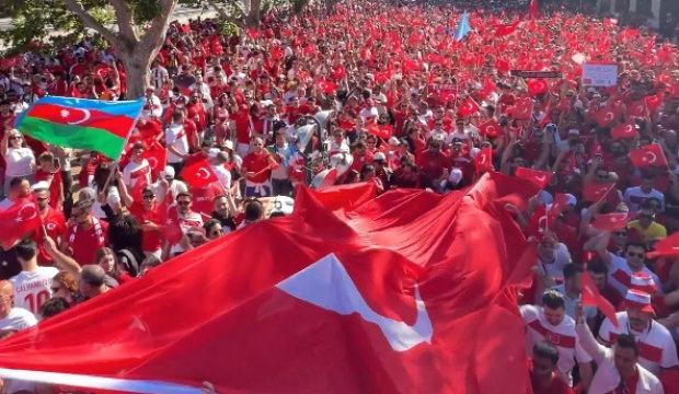  Santa Clara 'Kırmızı-Beyaz!' ABD'de T&uuml;rk y&uuml;r&uuml;y&uuml;ş&uuml; ger&ccedil;ekleşti