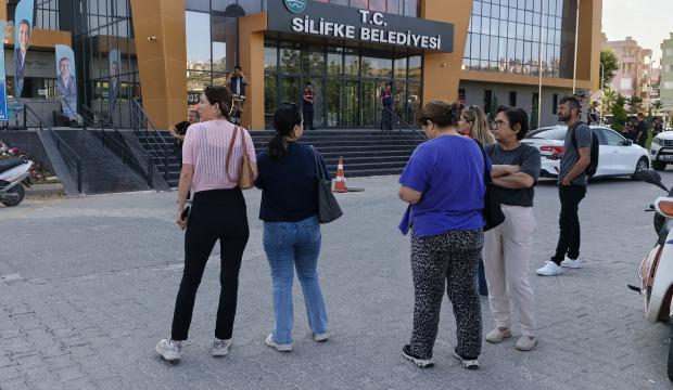 Silifke Belediyesi'ne operasyon: Belediye Başkanı dahil &ccedil;ok sayıda g&ouml;zaltı var