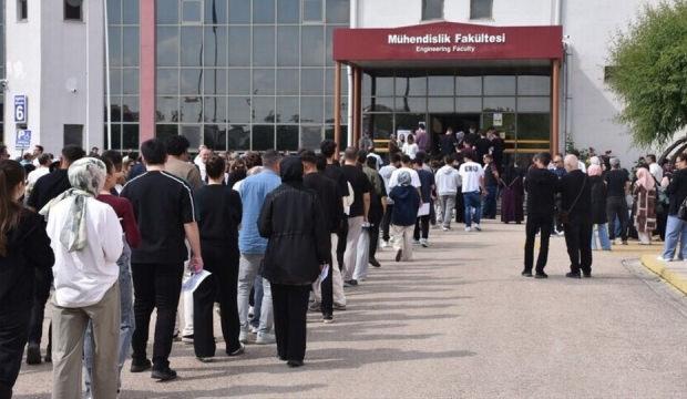 YKS'de ikinci g&uuml;n heyecanı: AYT başladı
