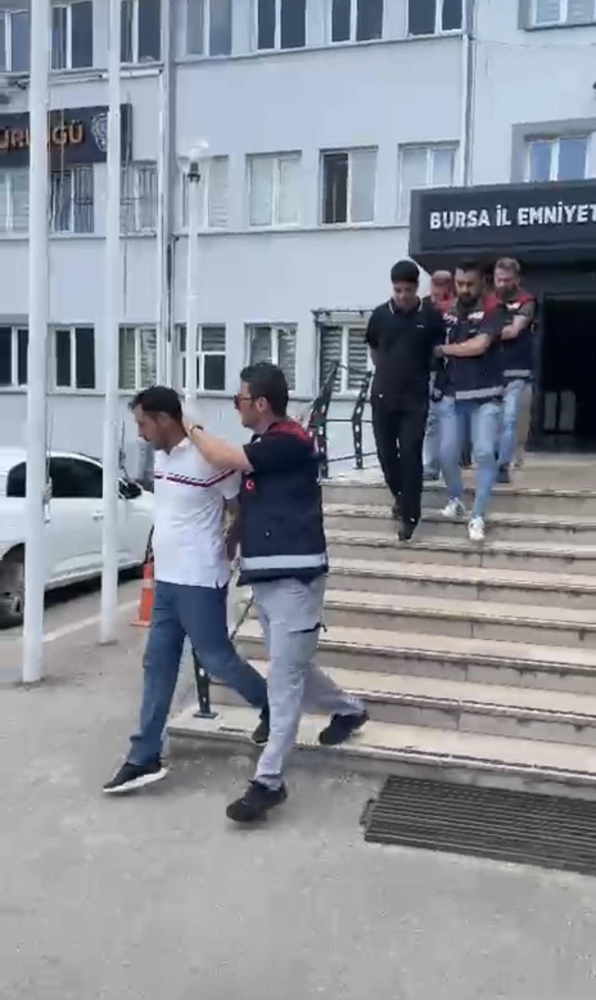 İş ve burs vaadiyle hesap avına çıkan şebekeye film gibi operasyon.