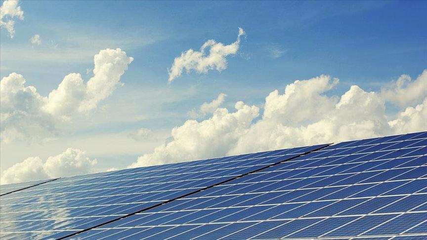 Elektrik üretiminde rekor: Güneş enerjisi zirveyi gördü!