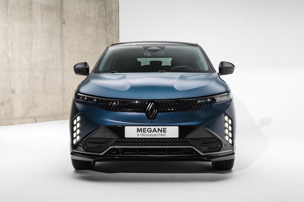 Renault Megane E-Tech Elektrikli, yeni tasarım detaylarıyla daha sportif bir görünüm kazandı.