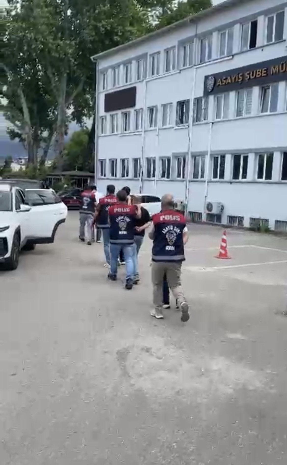 Polis 'ikinci kişi' rolüne girip çökertti.