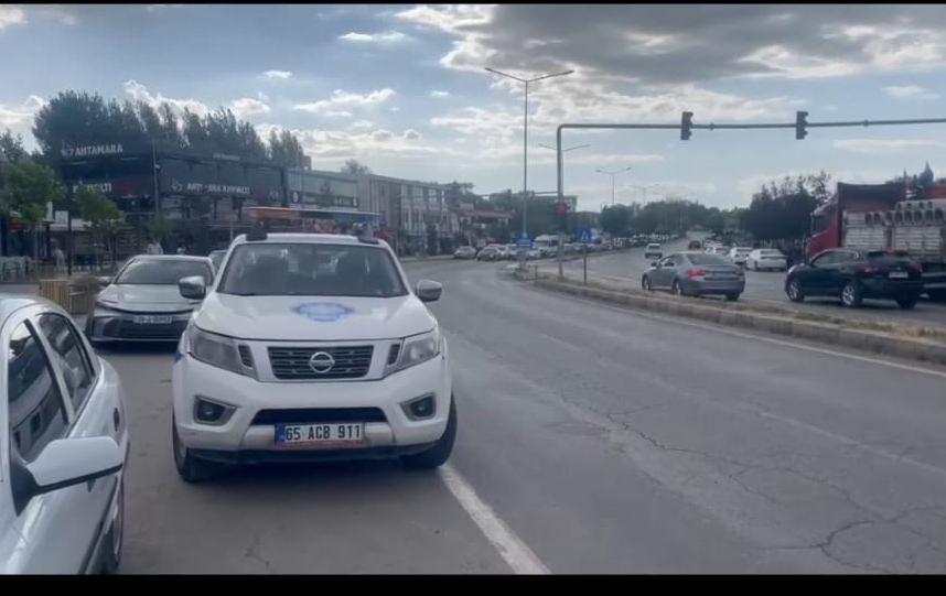 Bölgeye ekipler sevk edildi. 