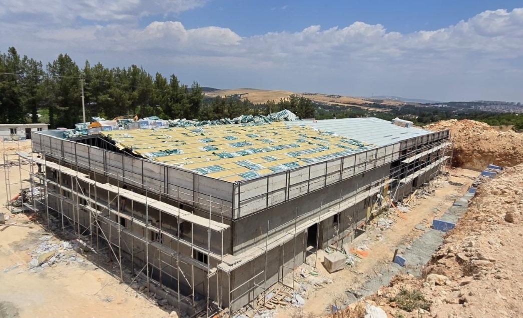 Kızılhisar itfaiye binası çalışması sürüyor.