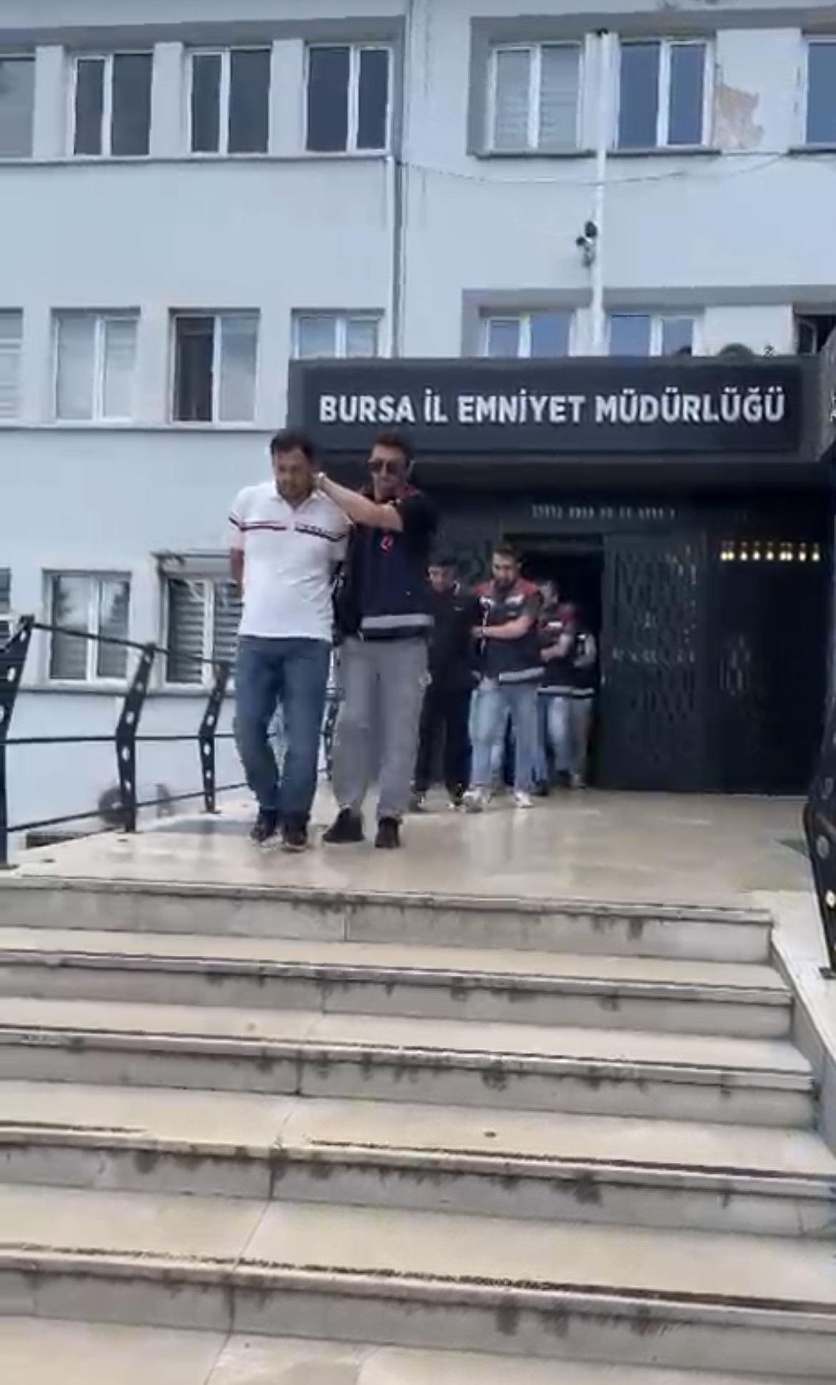 Gözaltına alınan 4 şüpheliden 2'si tutuklandı. 
