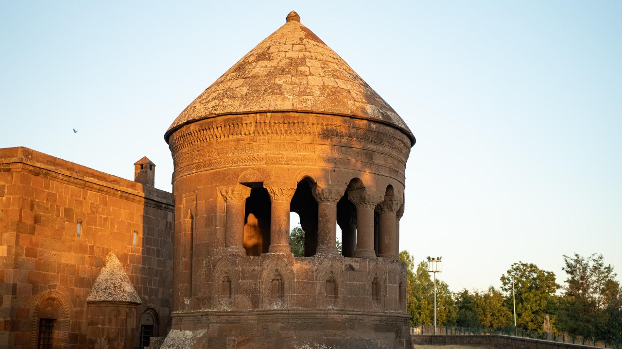 Emir Bayındır Kümbeti
