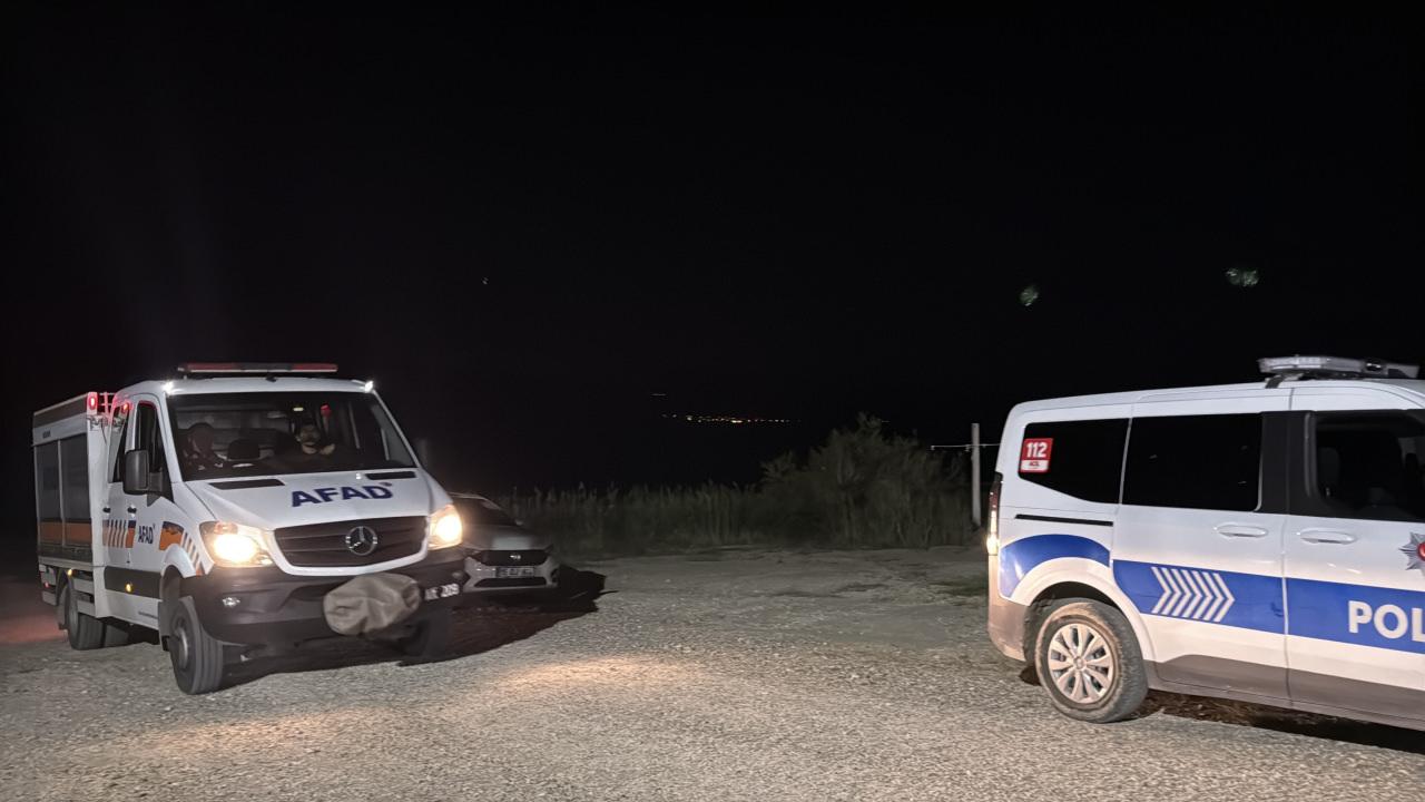 Burdur Gölü'nde arama kurtarma çalışmaları sırasında çekilmiş bir fotoğraf.
