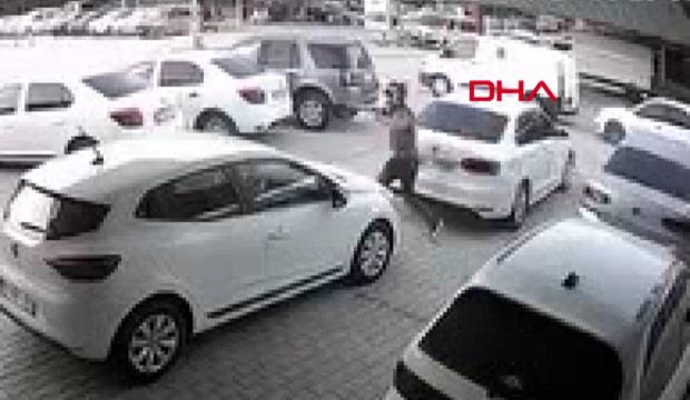 Adana'da oto galeriye silahlı saldırı kamerada; &ccedil;ok sayıda araca kurşun isabet etti