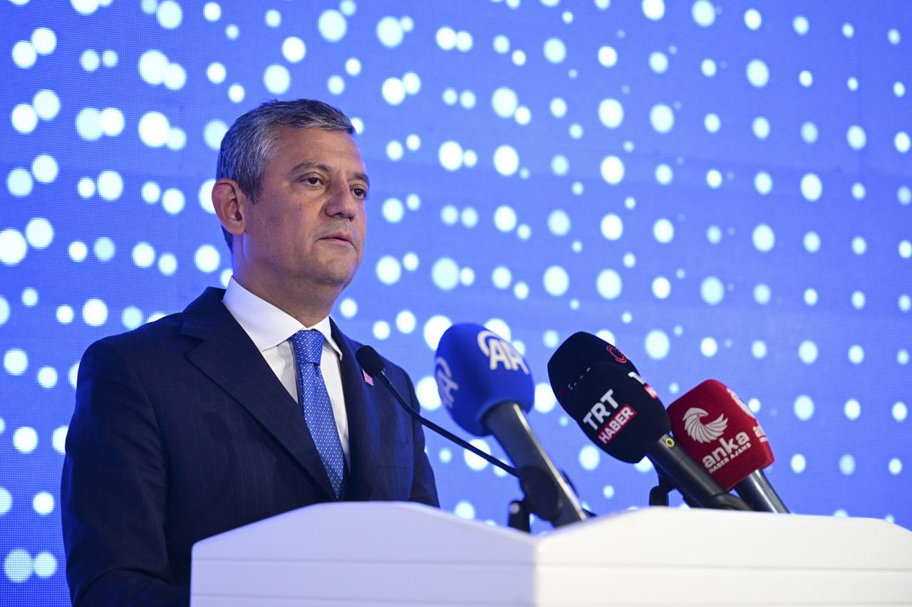 CHP'deki siyasi gelişmeler ve parti içindeki istifalarla ilgili değerlendirmeler.