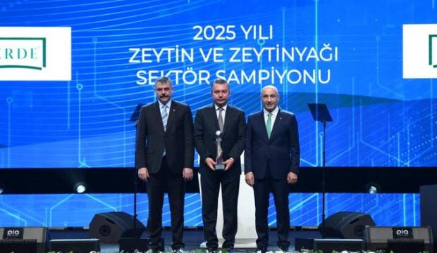 Bakan &Ccedil;ift&ccedil;i: 2025'te ihracat 395,9 milyar dolara ulaşarak rekor kırıldı