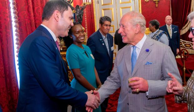 Bakan Kurum, Londra'da Kral 3'&uuml;nc&uuml; Charles'ın ev sahipliğindeki resepsiyona katıldı