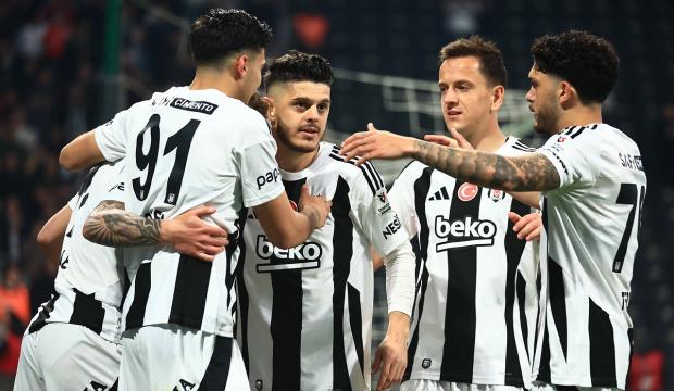 Beşiktaş'ta s&uuml;rpriz ayrılık! 1. Lig ekibine gidiyor