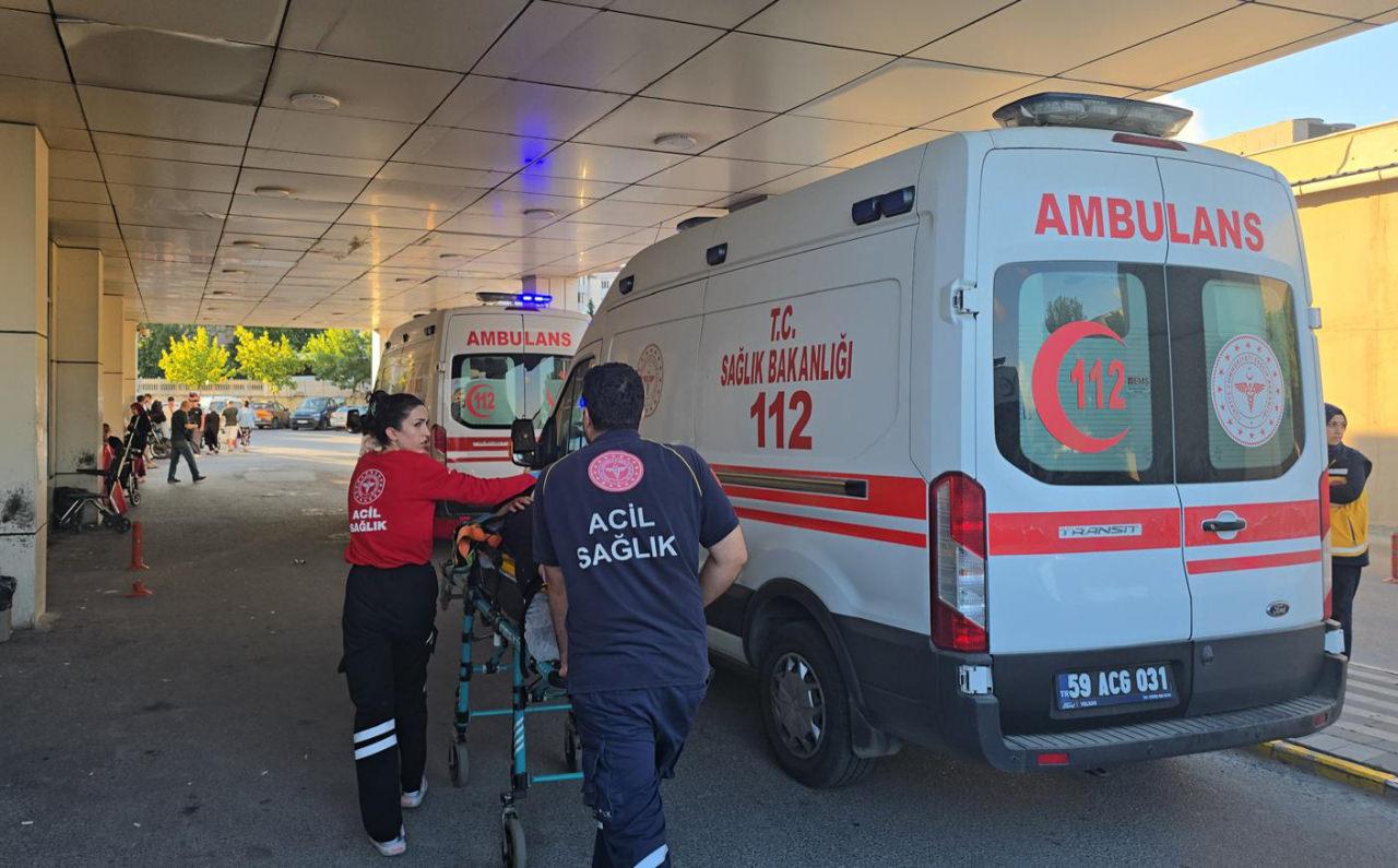 Silivri'de yol kenarındaki otluk alana devrilen yolcu minibüsündeki 2 kişi yaşamını yitirdi, 10 kişi yaralandı. Çeltik Mahallesi, Çerkezköy Caddesi üzerinde ilerleyen Çerkezköy-Kapaklı-Beylikdüzü hattı minibüsü henüz belirlenemeyen nedenle yol kenarındaki otluk alana devrildi. Olay yerine sağlık, itfaiye ve jandarma ekibi sevk edildi. Yaralılar sağlık ekiplerinin ilk müdahalesinin ardından ambulanslarla çevre hastanelere kaldırıldı.