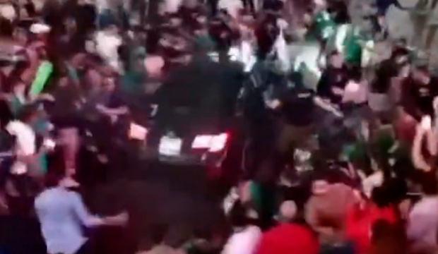 D&uuml;nya kupası kutlamasında dehşet anları! Aracıyla 17 kişiyi ezdi