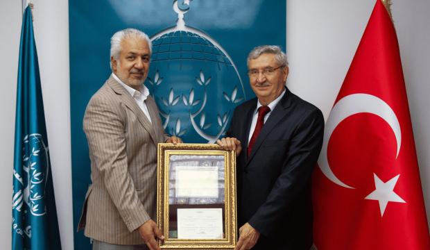 Emekli B&uuml;y&uuml;kel&ccedil;i Fikret &Ouml;zer, &Uuml;mmet Vakfı M&uuml;tevelli Heyeti Başkanı oldu