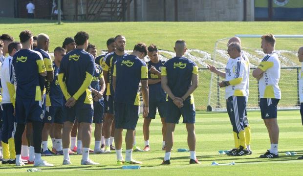 Fenerbah&ccedil;e'de b&uuml;y&uuml;k şok! Yıldız isim sakatlanarak antrenmanı yarıda bıraktı