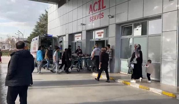 İskeleden d&uuml;şen 2 iş&ccedil;i yaralandı
