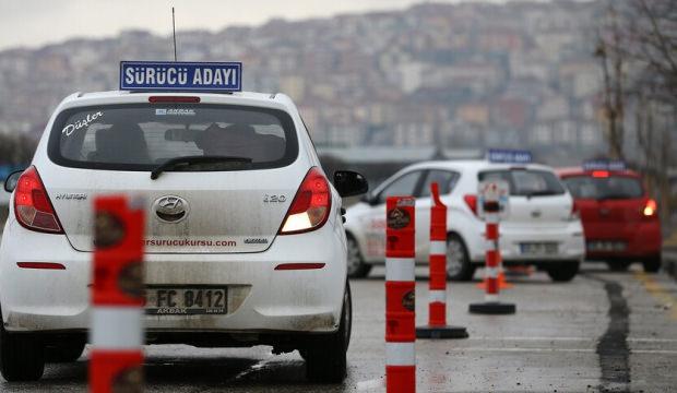 KDK&rsquo;dan s&uuml;r&uuml;c&uuml; adayları i&ccedil;in kritik adım: Sınava akşam girebilecek